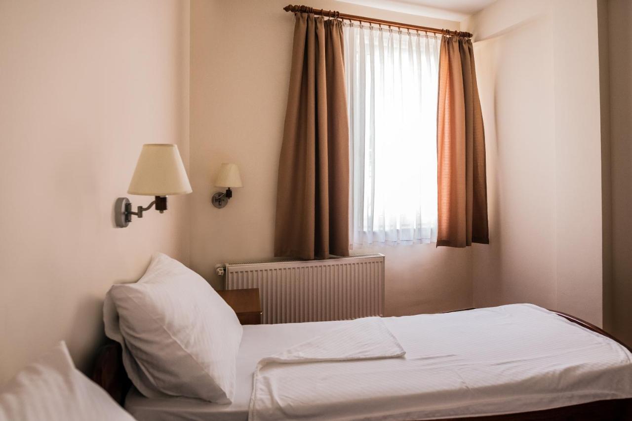 Hotel Carlstadt Karlovac Exterior photo
